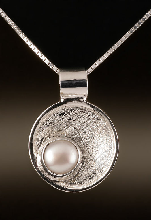 Round Pearl Pendant (with chain)